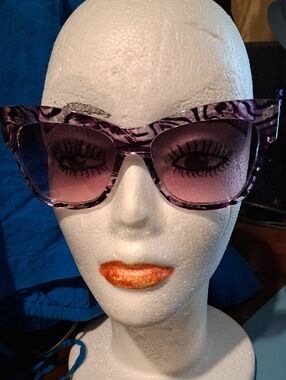 Purple Patterned With Silver Trim Women's Fashion Sunglasses NWOTS